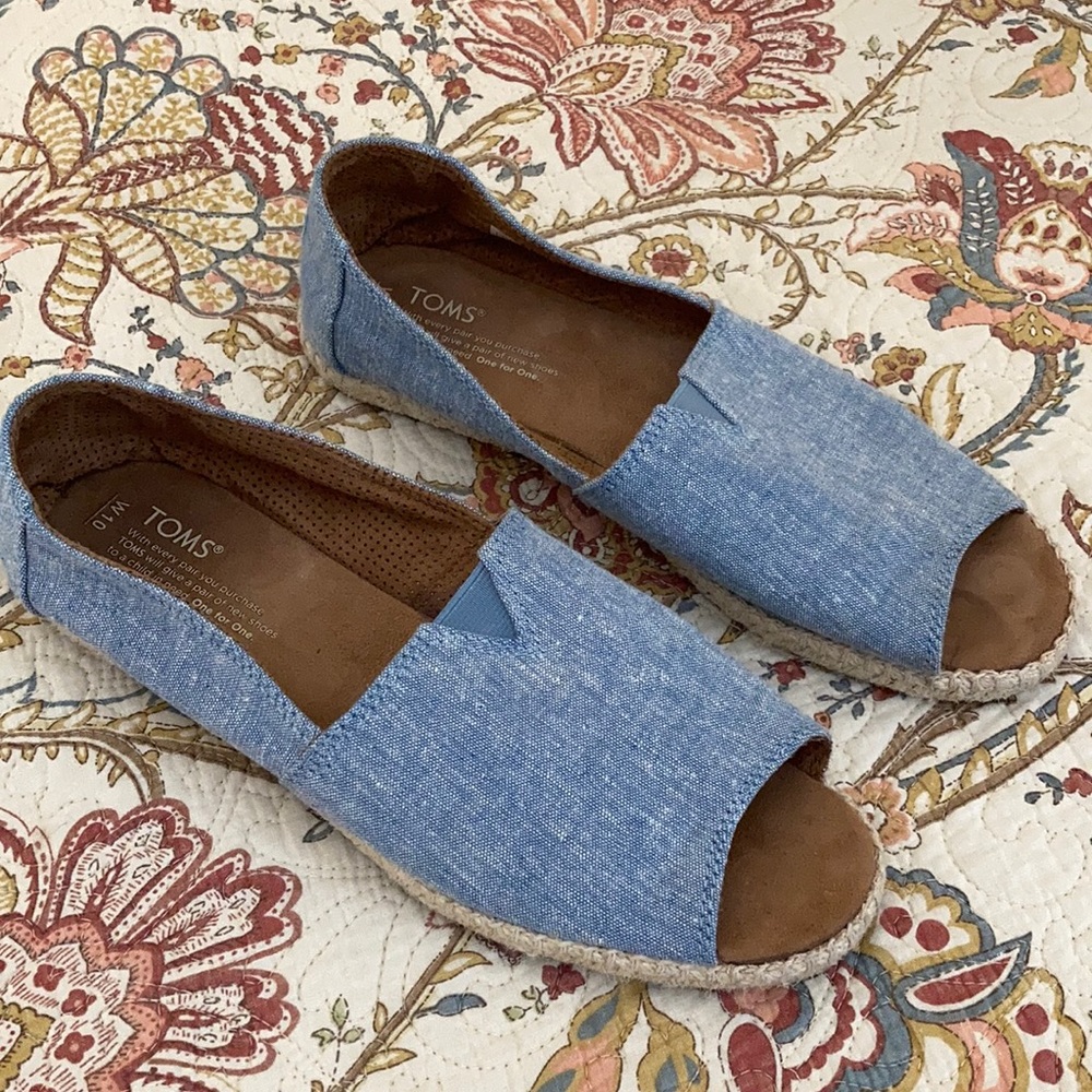 TOMS open toed chambray jute-wrapped espadrilles.